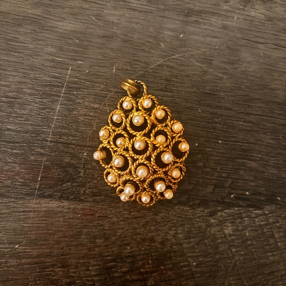 Antique Gold and Pearl Pendant Necklace
